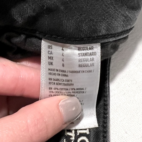 American Eagle Distressed Jeans - Picture 5 of 5